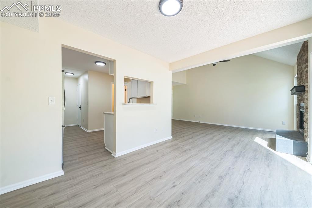 Image 9 of 31: Living Room