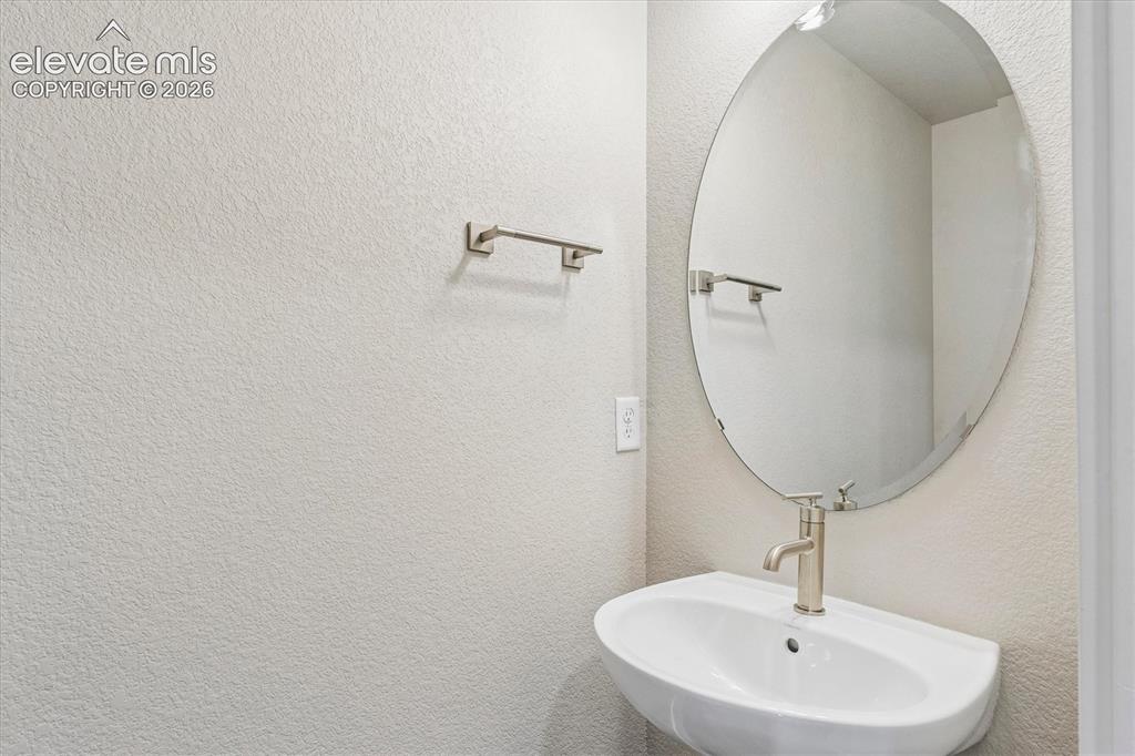 Image 14 of 22: Bathroom