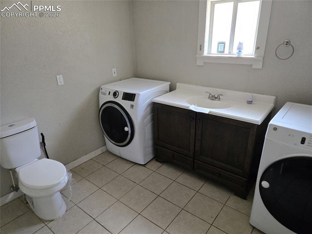 Image 14 of 17: Laundry