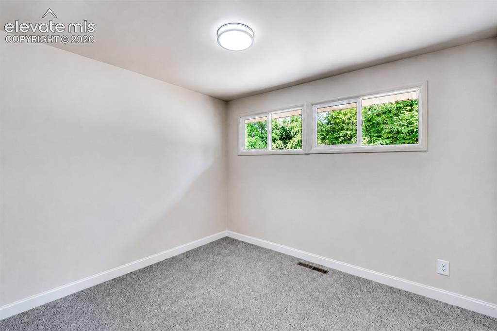 Image 17 of 30: Bedroom