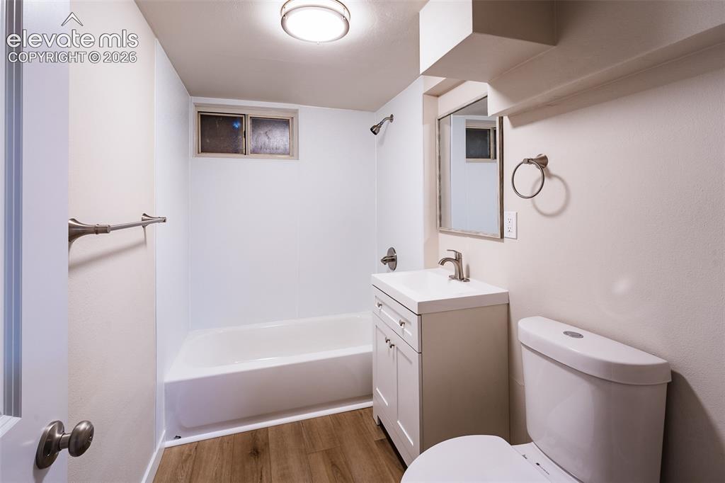 Image 20 of 30: Bathroom