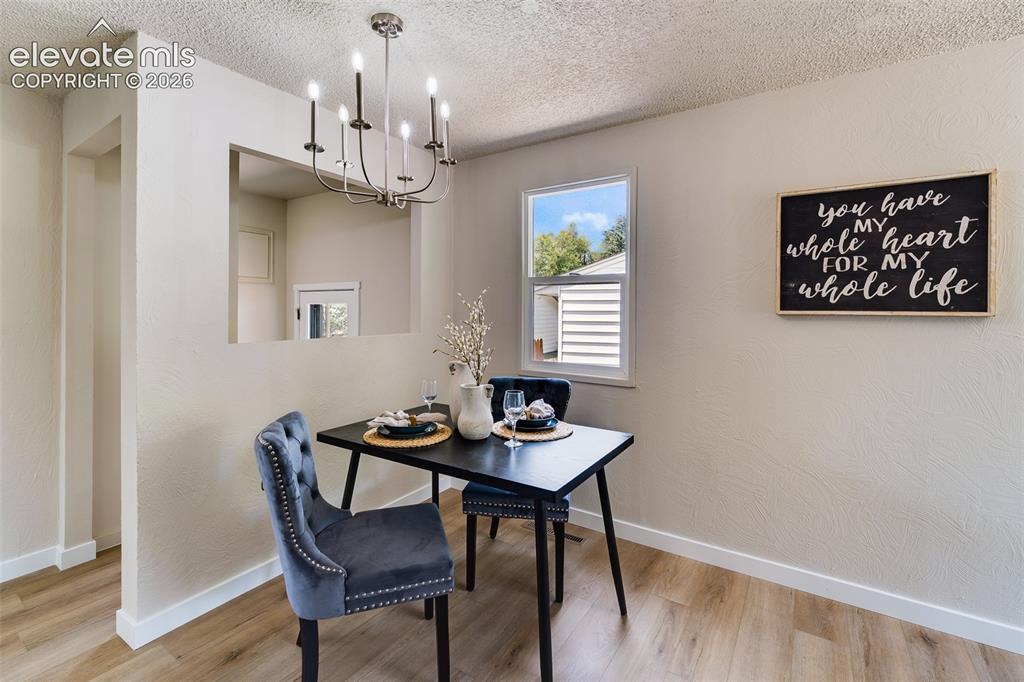 Image 6 of 30: Dining Area