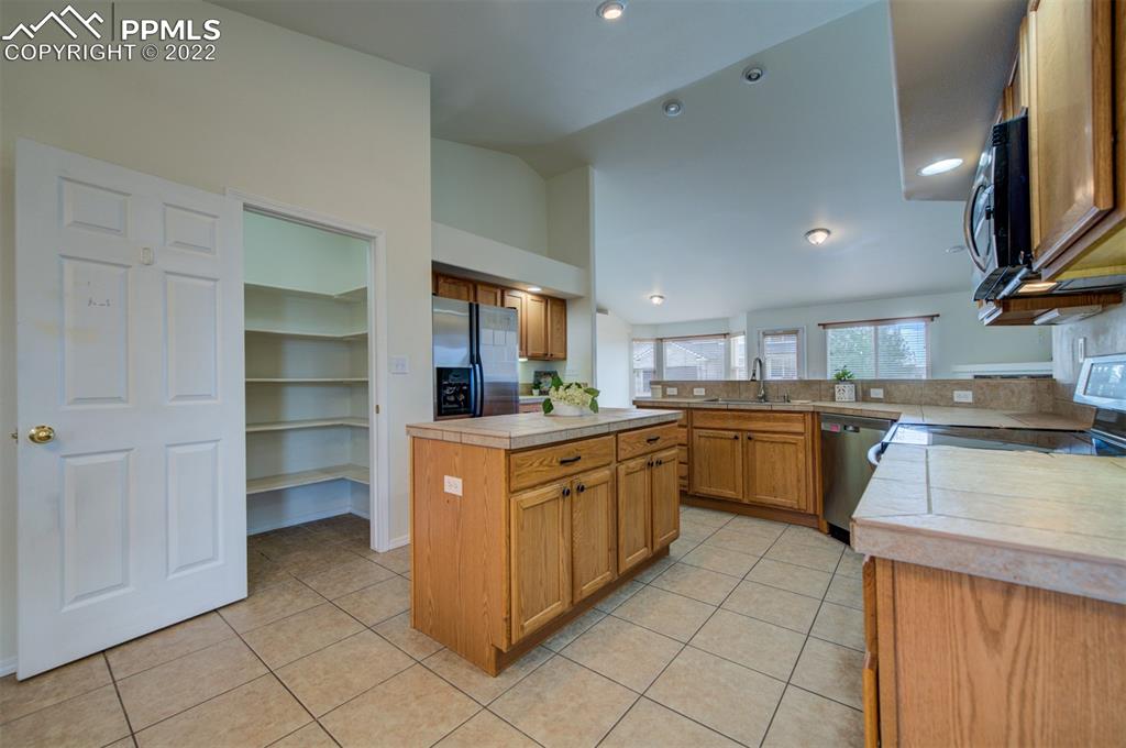 Listing 9842473, Image 22 of 49