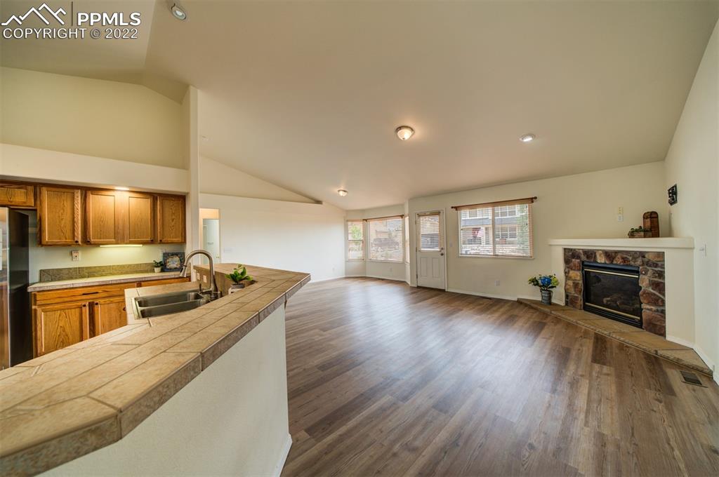 Listing 9842473, Image 8 of 49