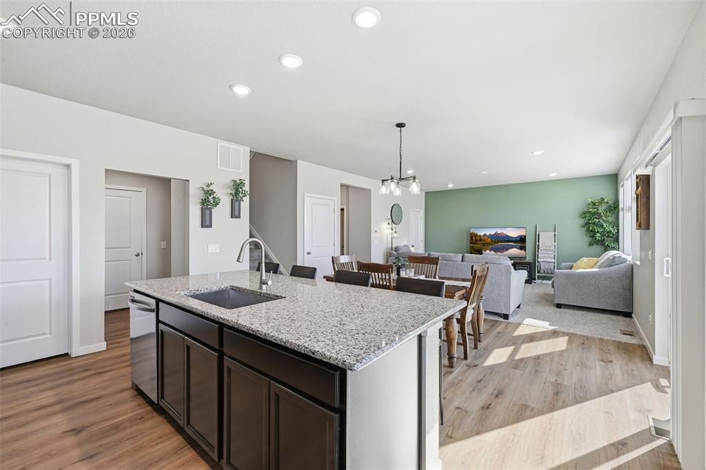 Image 16 of 42: Kitchen