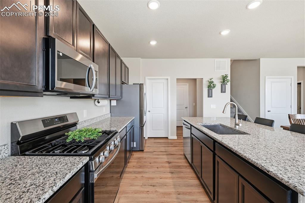 Image 17 of 42: Kitchen