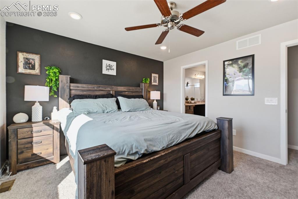 Image 23 of 42: Bedroom