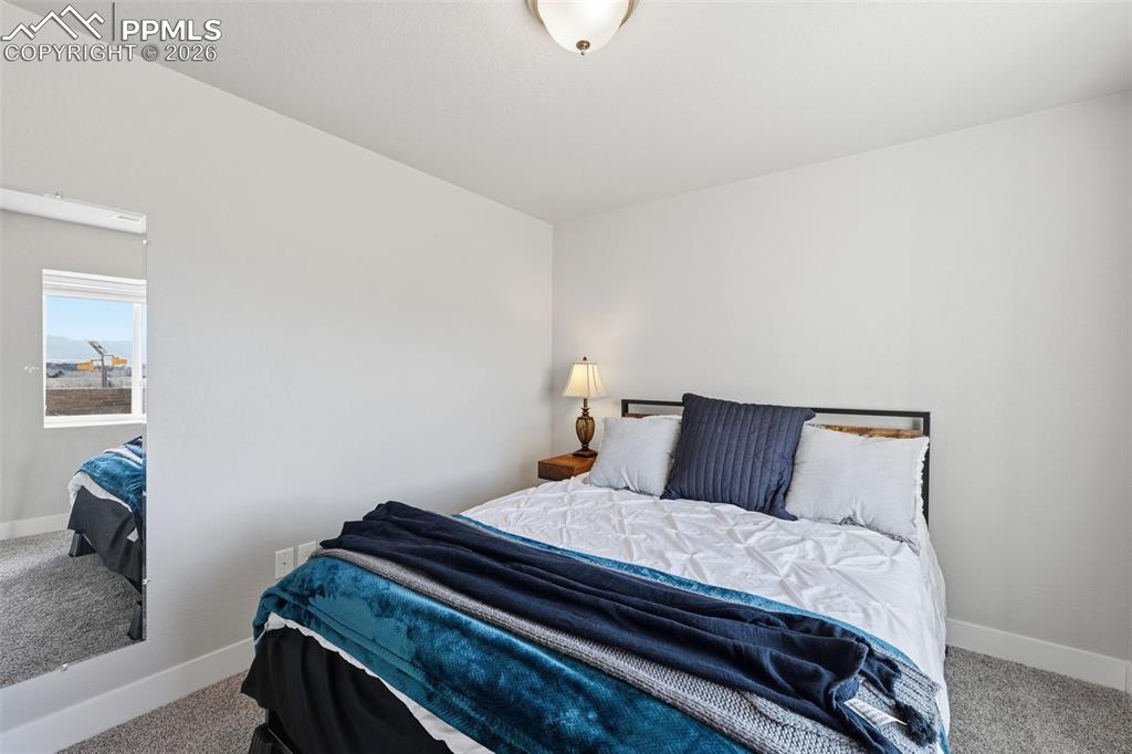 Image 35 of 42: Bedroom