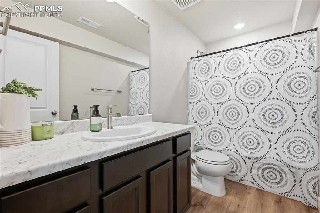 Image 37 of 42: Bathroom