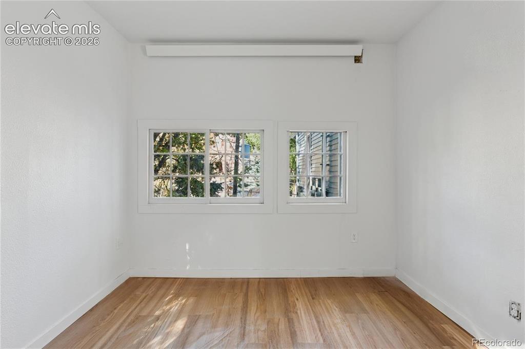 Image 19 of 49: Main-level flat 3rd
bedroom