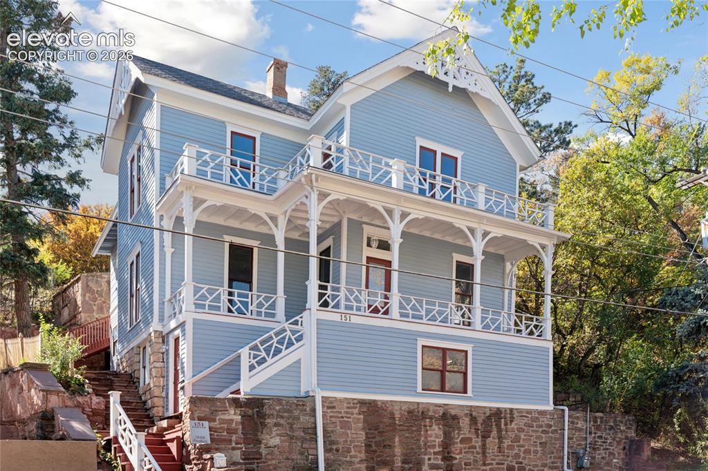Image 2 of 49: Each of the 2 flats has
3 beds, 2baths,
kitchen, living +
laundry