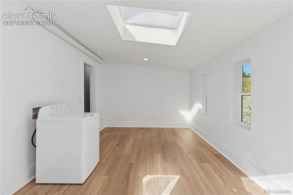 Image 38 of 49: 2nd-floor flat sunroom,
laundry, door to
backyard
