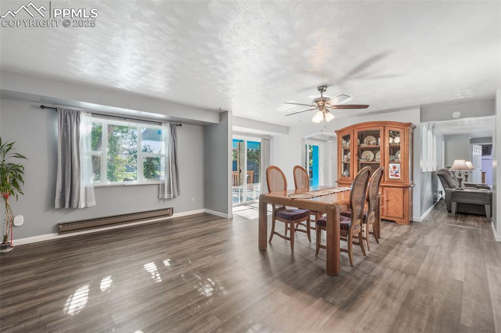 Image 16 of 35: Dining Area