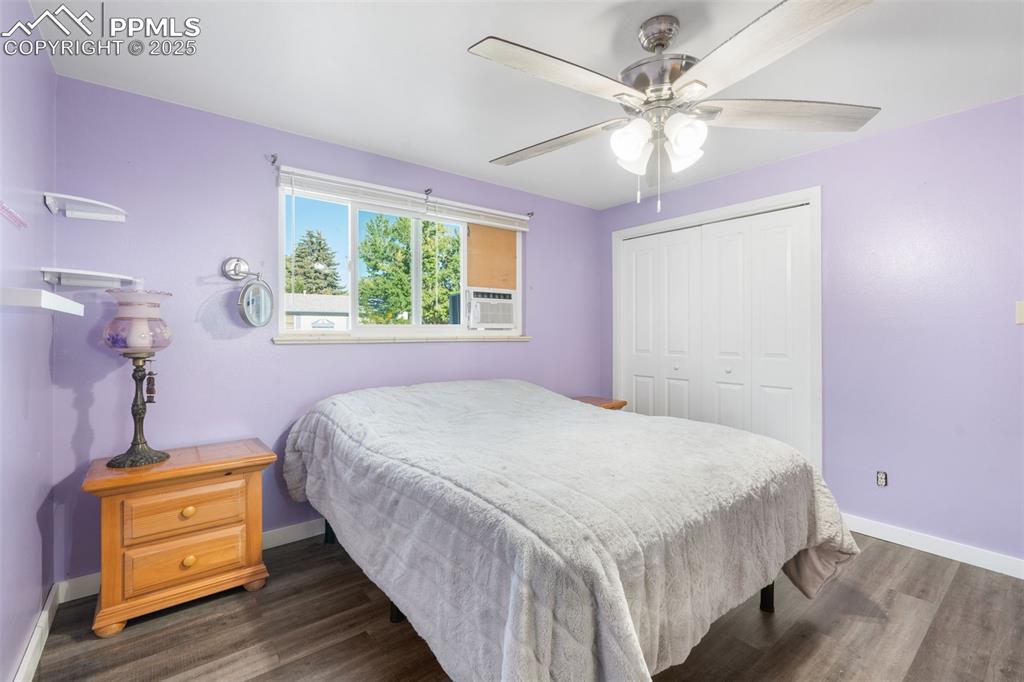 Image 17 of 35: Bedroom