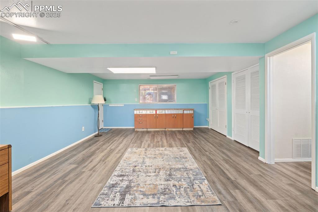 Image 19 of 35: Family Room