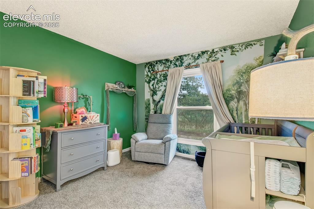Image 17 of 25: Bedroom