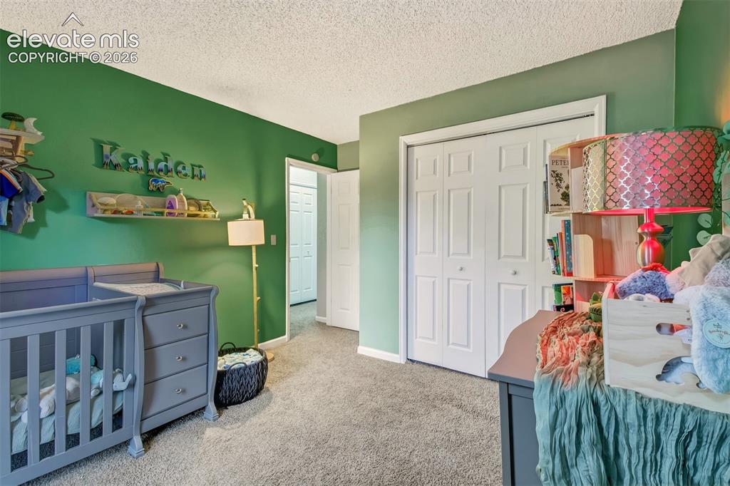 Image 18 of 25: Bedroom