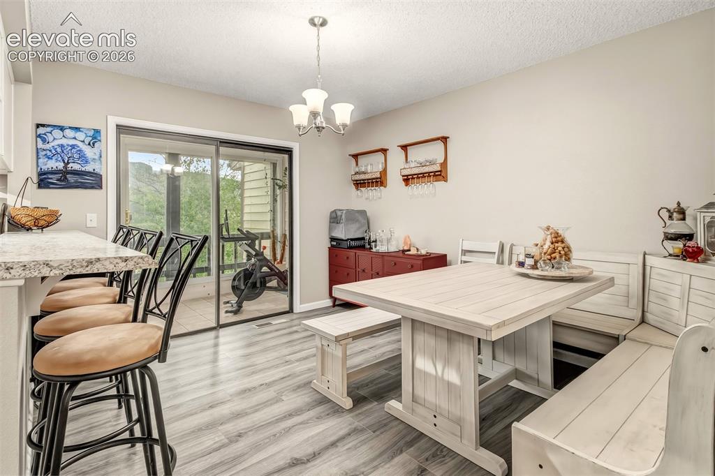 Image 8 of 25: Dining Area