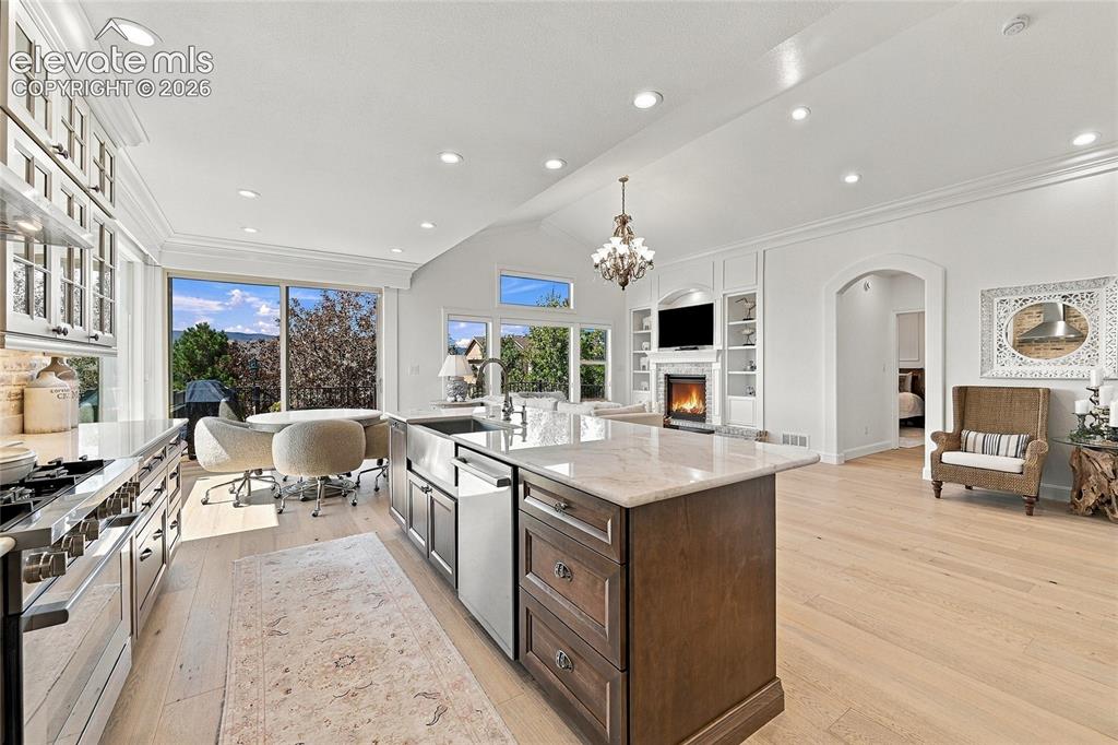 Image 11 of 40: Kitchen