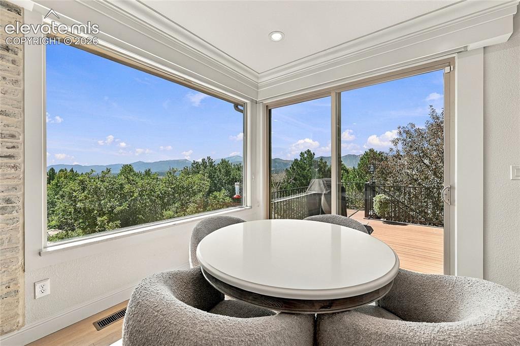 Image 12 of 40: Dining Area