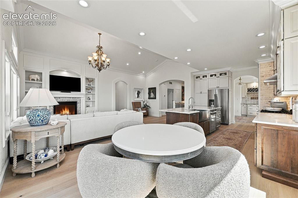 Image 13 of 40: Dining Area