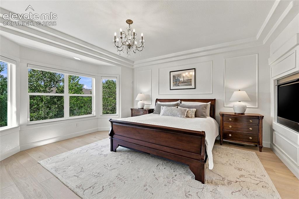 Image 15 of 40: Bedroom