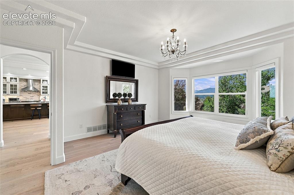 Image 17 of 40: Bedroom