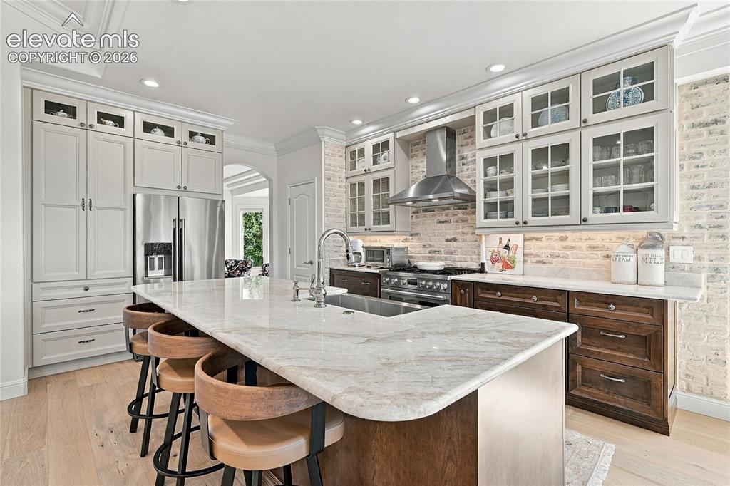 Image 9 of 40: Kitchen