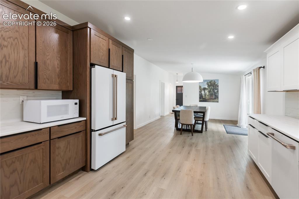Image 14 of 43: Kitchen