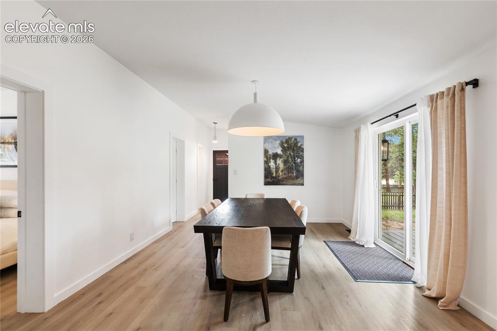 Image 17 of 43: Dining Area