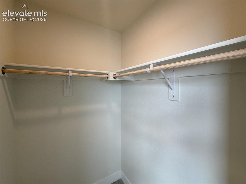 Image 23 of 31: Closet