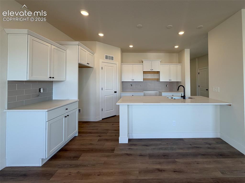 Image 5 of 31: Kitchen