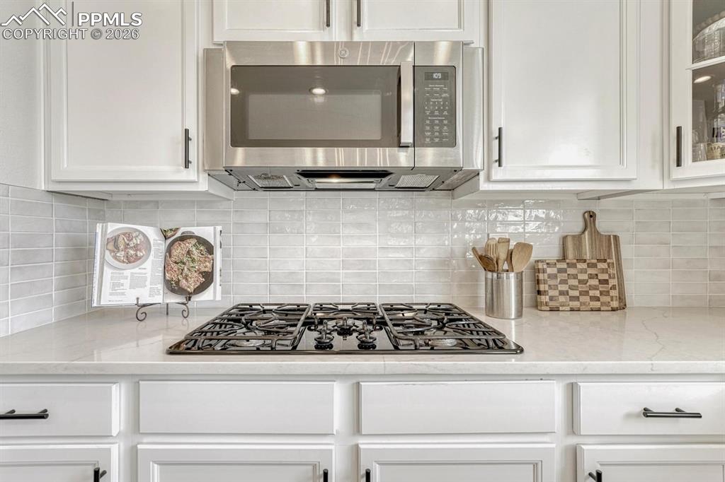 Image 12 of 50: Kitchen