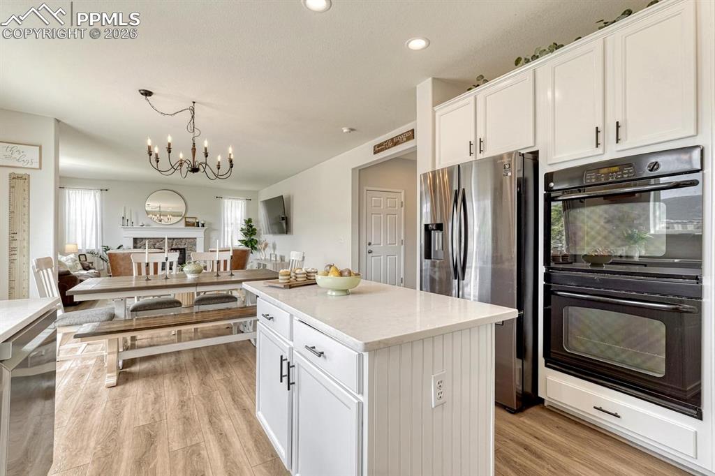 Image 13 of 50: Kitchen