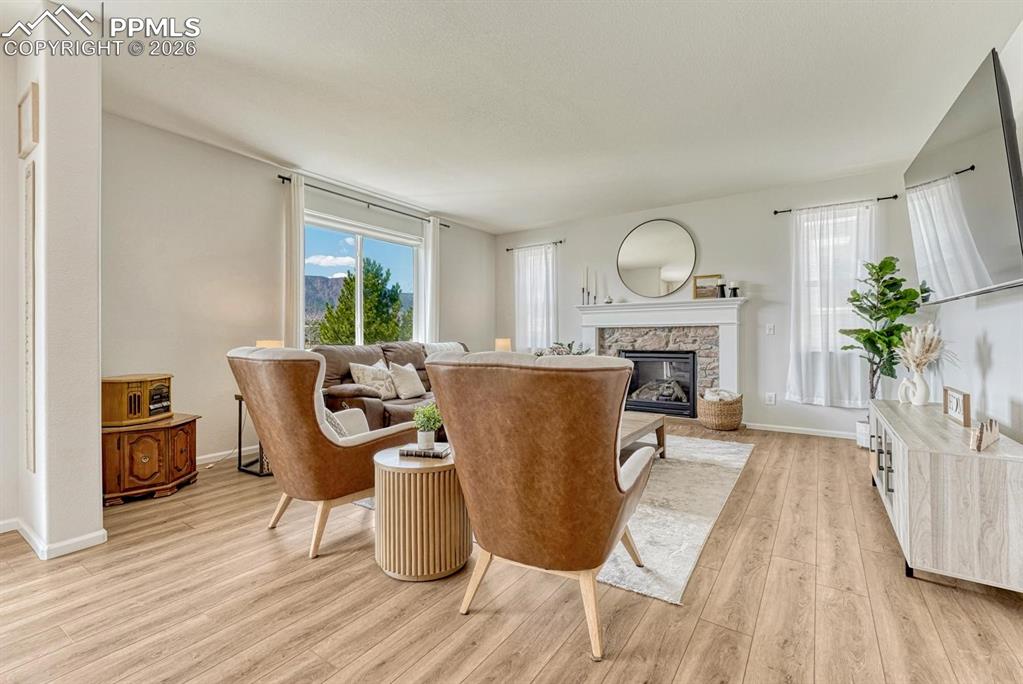 Image 15 of 50: Sitting Room