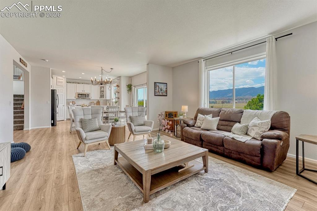 Image 18 of 50: Living Room