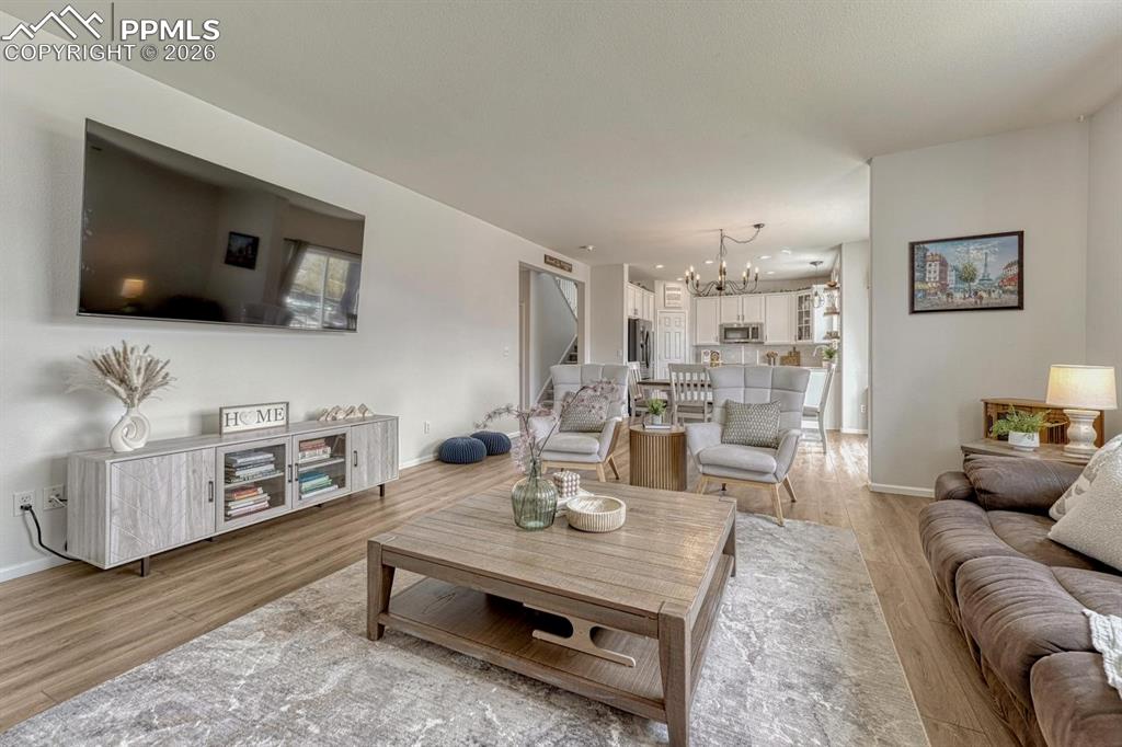 Image 19 of 50: Living Room