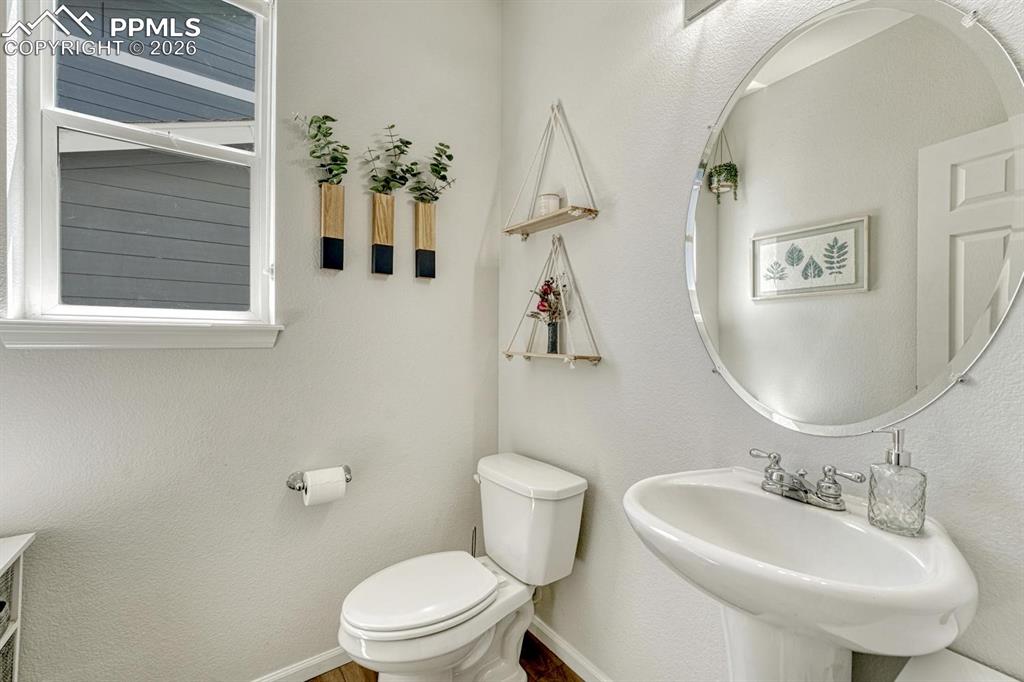 Image 20 of 50: Bathroom