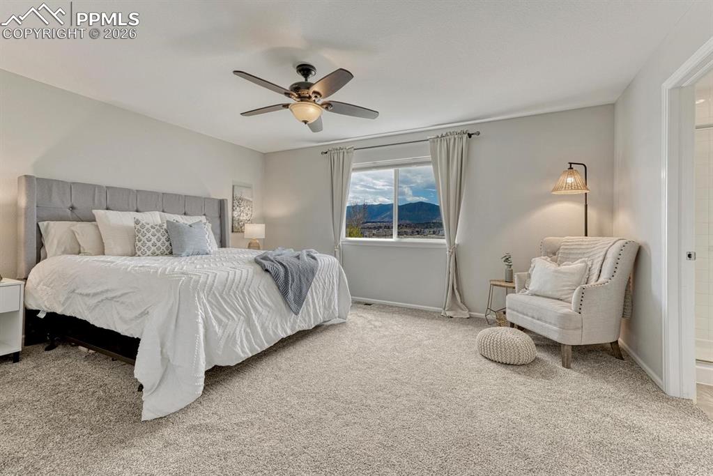 Image 26 of 50: Bedroom