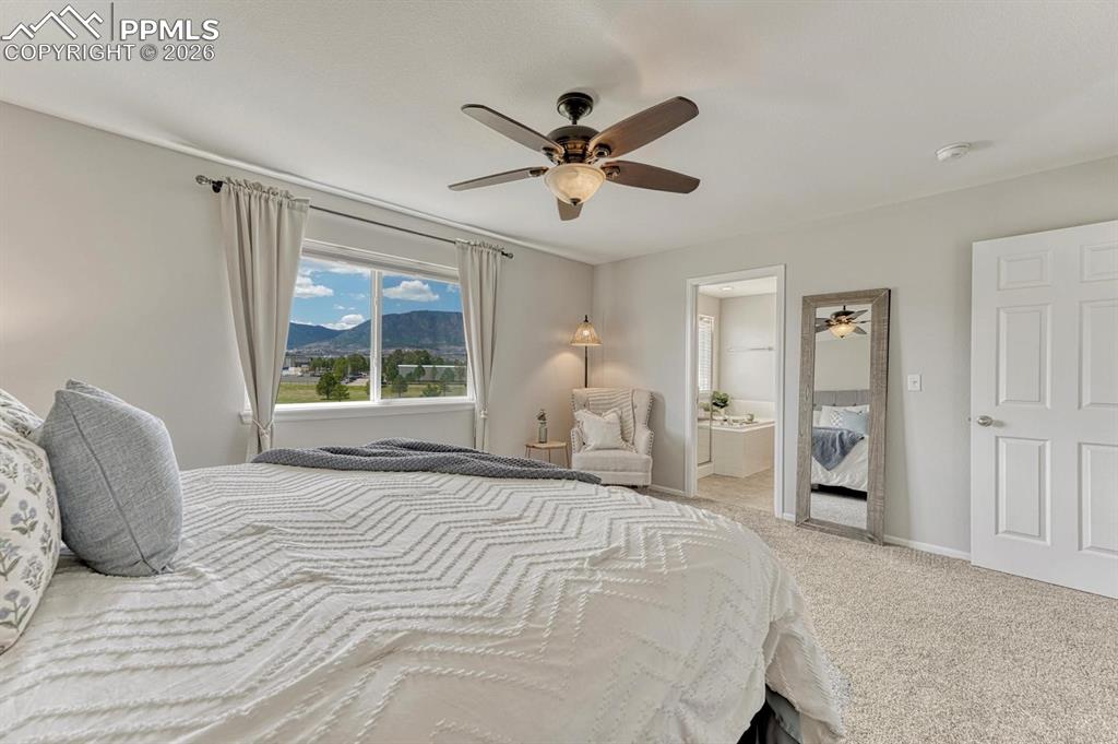 Image 27 of 50: Bedroom