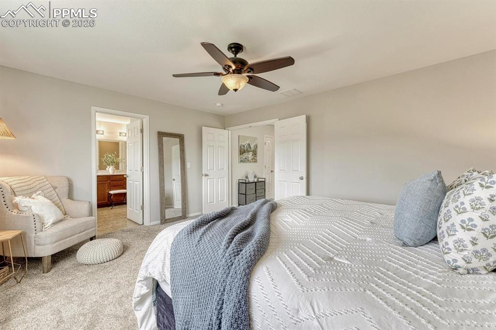 Image 28 of 50: Bedroom