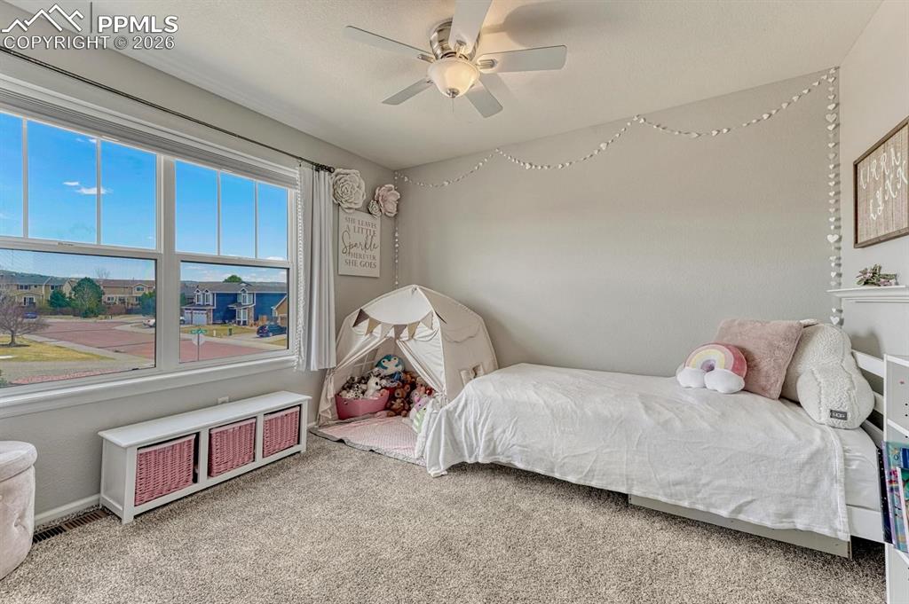 Image 32 of 50: Bedroom