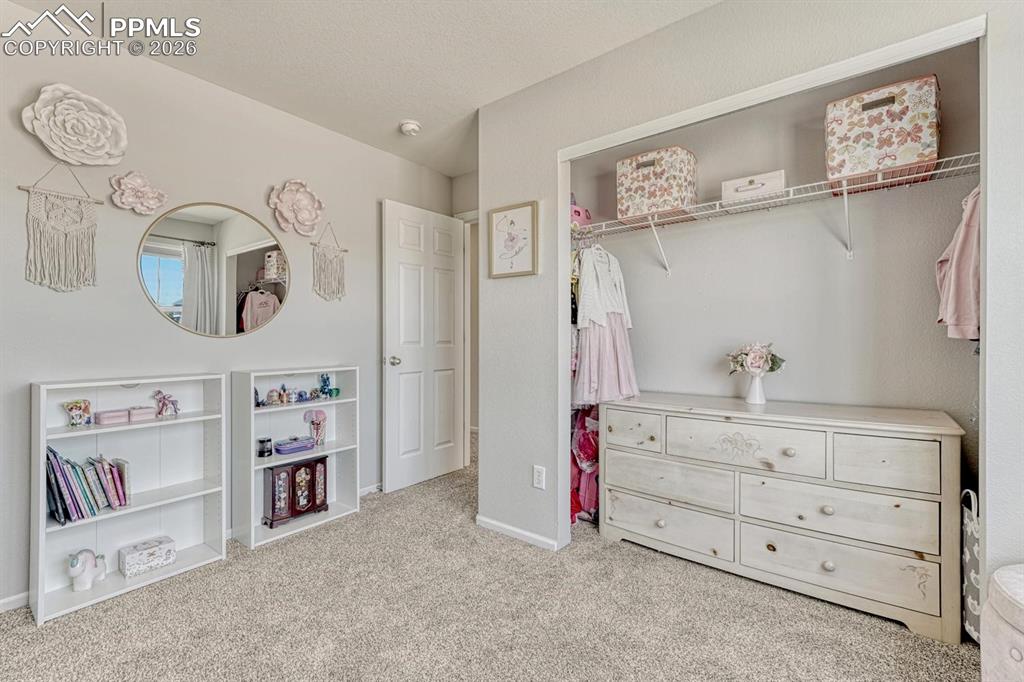 Image 33 of 50: Bedroom