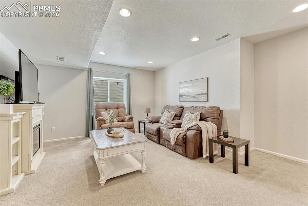 Image 37 of 50: Living Room