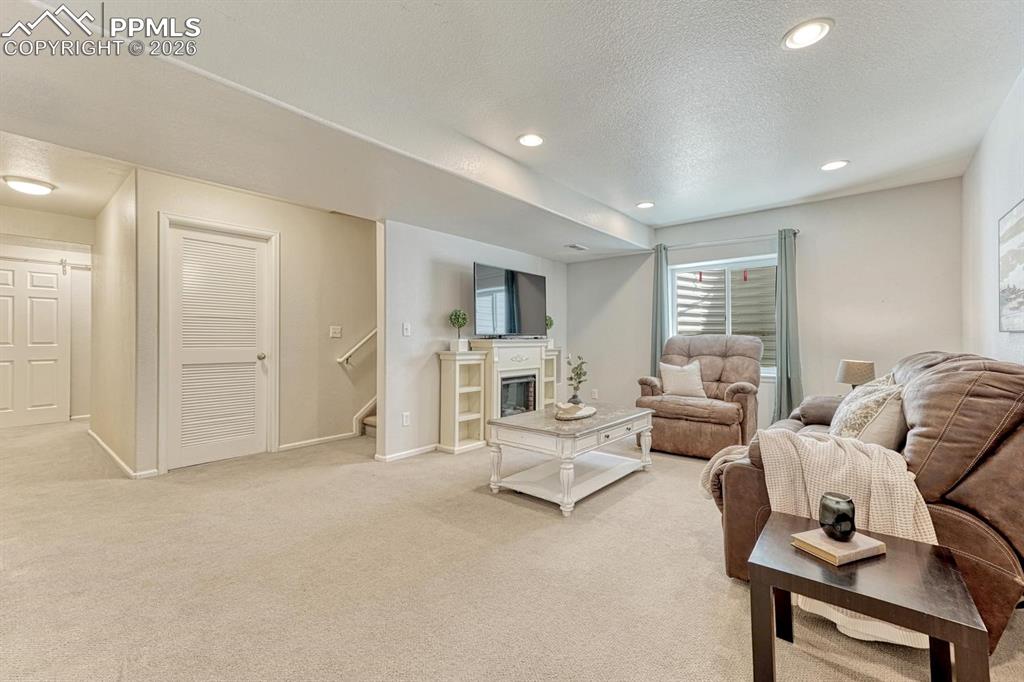 Image 38 of 50: Living Room