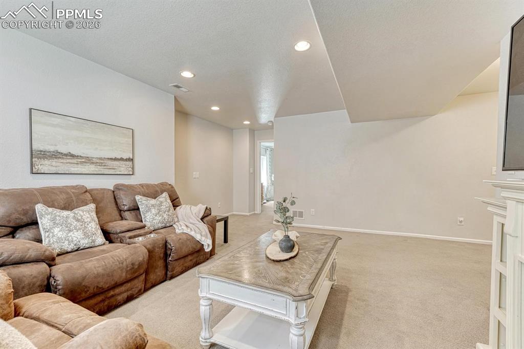 Image 39 of 50: Living Room