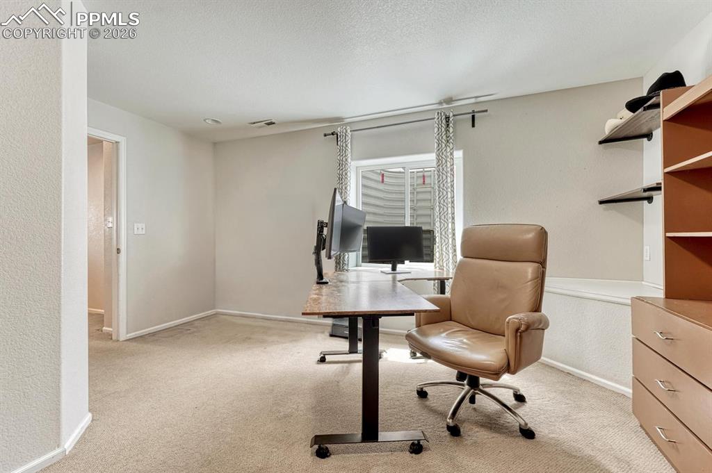 Image 41 of 50: Office