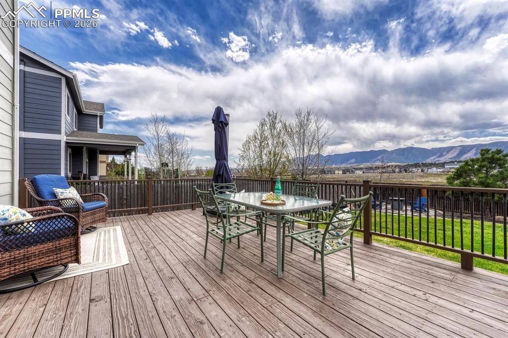 Image 44 of 50: Deck