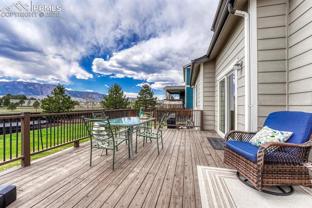 Image 45 of 50: Deck