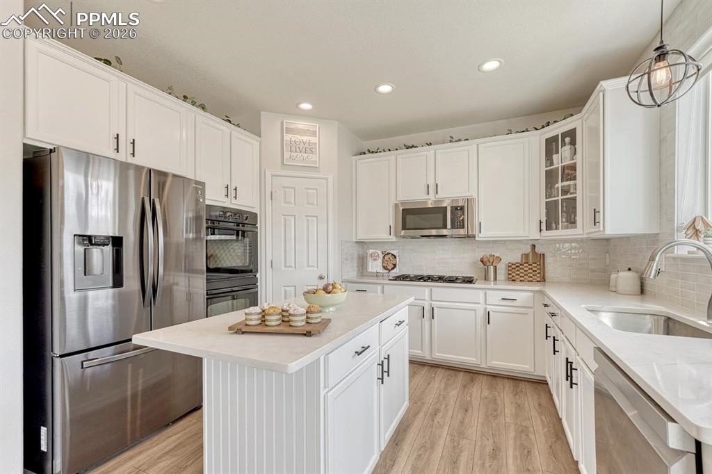 Image 9 of 50: Kitchen